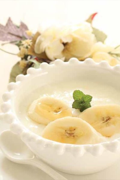 Bananas in yoghurt sauce (banana raita)