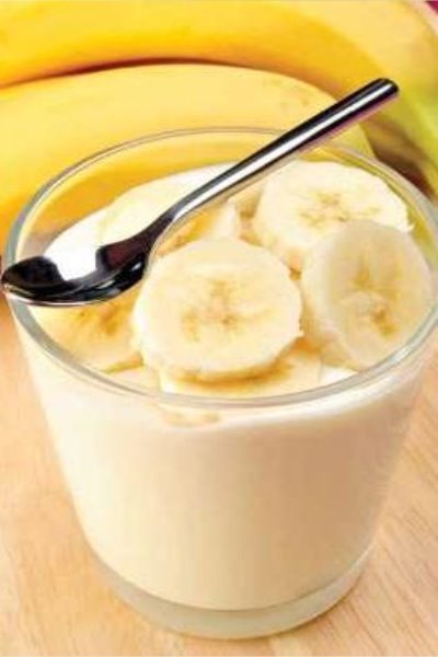 Dessert "sissy" from yogurt with banana